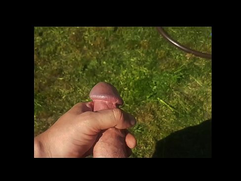 ❤️ Heta heta tjejen får sin rosa fitta knullad och kommer med en spruta i en sommarträdgård ☑ Fuckvideo at us ❌️